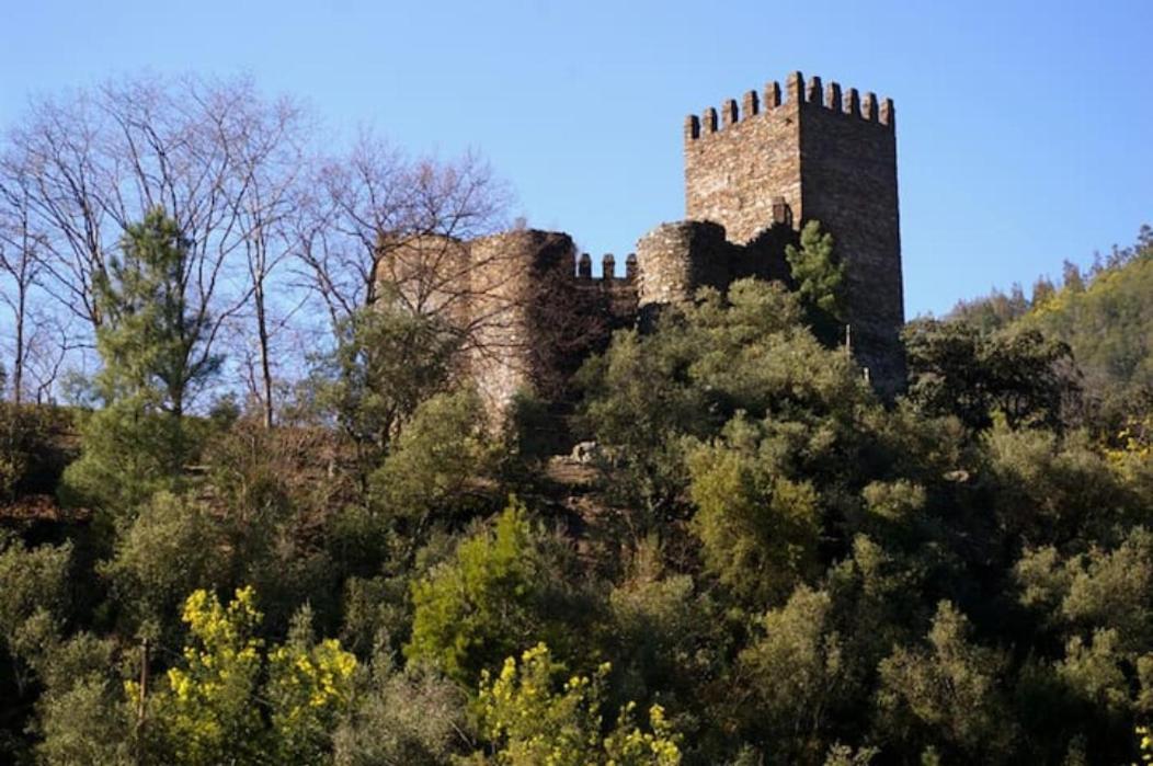 Homestay Chez Louise: Onde A Serra Beija O Ceu Lousa (Coimbra)