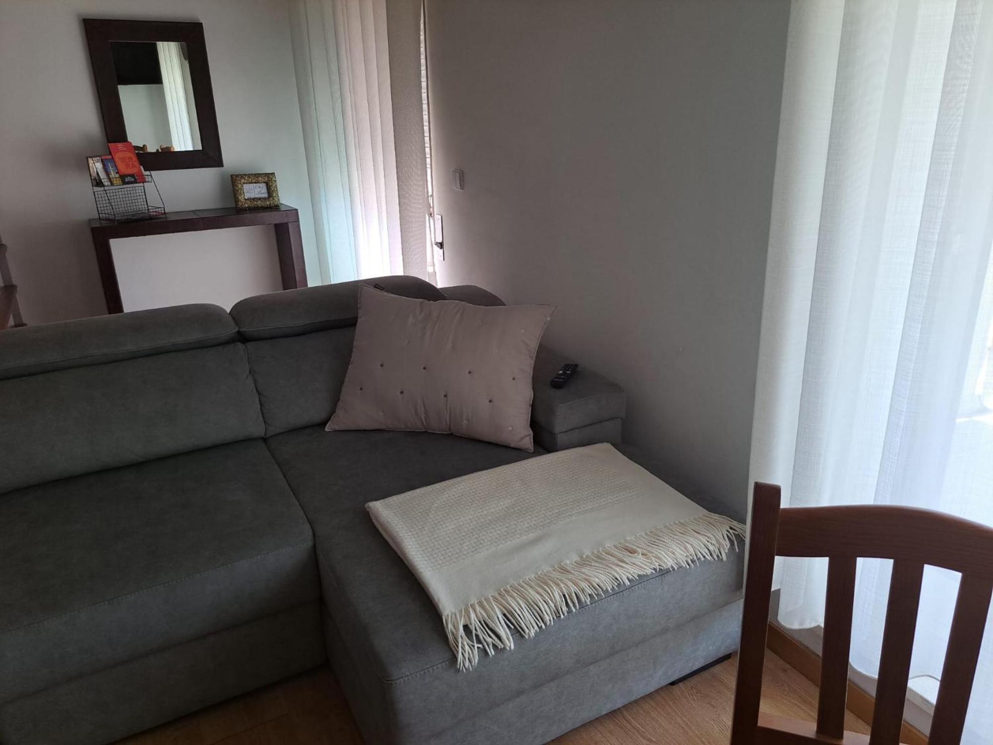 Chez Louise: Onde A Serra Beija O Ceu Homestay Lousa (Central Portugal)