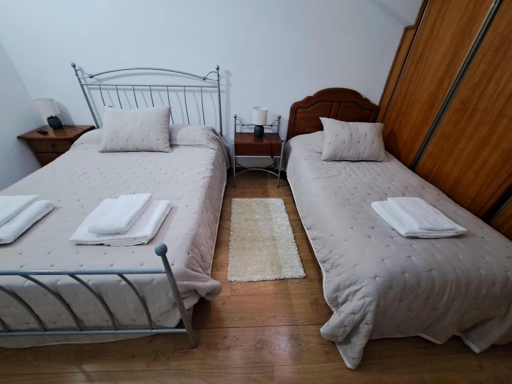 Homestay Chez Louise: Onde A Serra Beija O Ceu Lousa (Central Portugal)