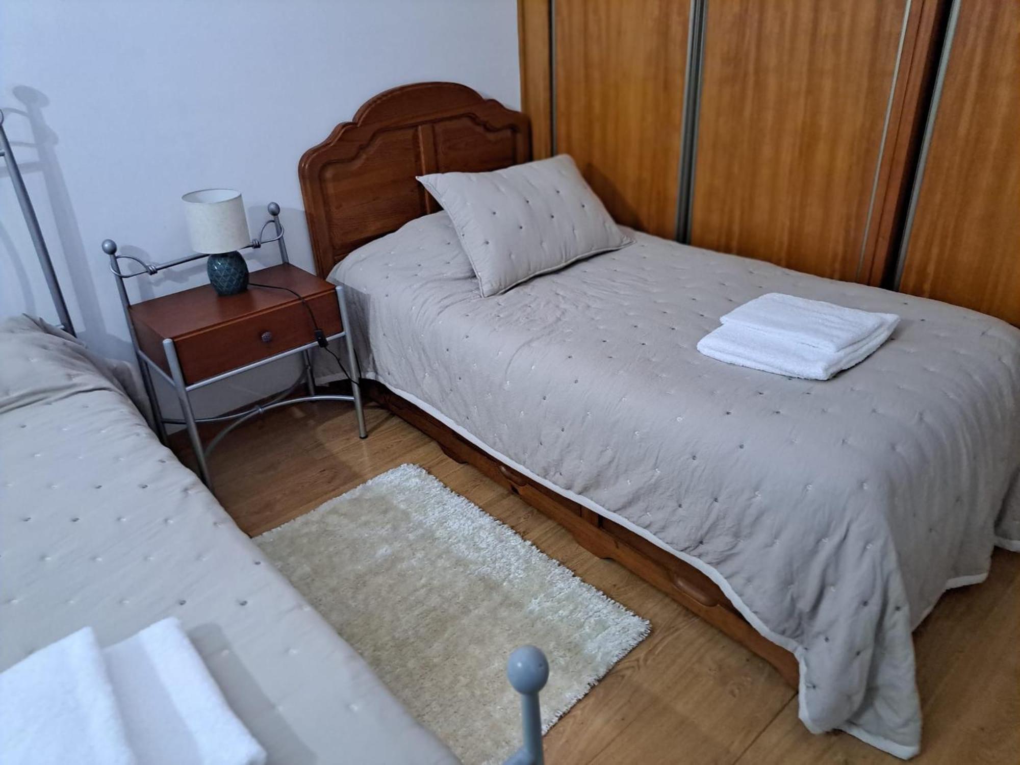 Chez Louise: Onde A Serra Beija O Ceu Lousa (Central Portugal)