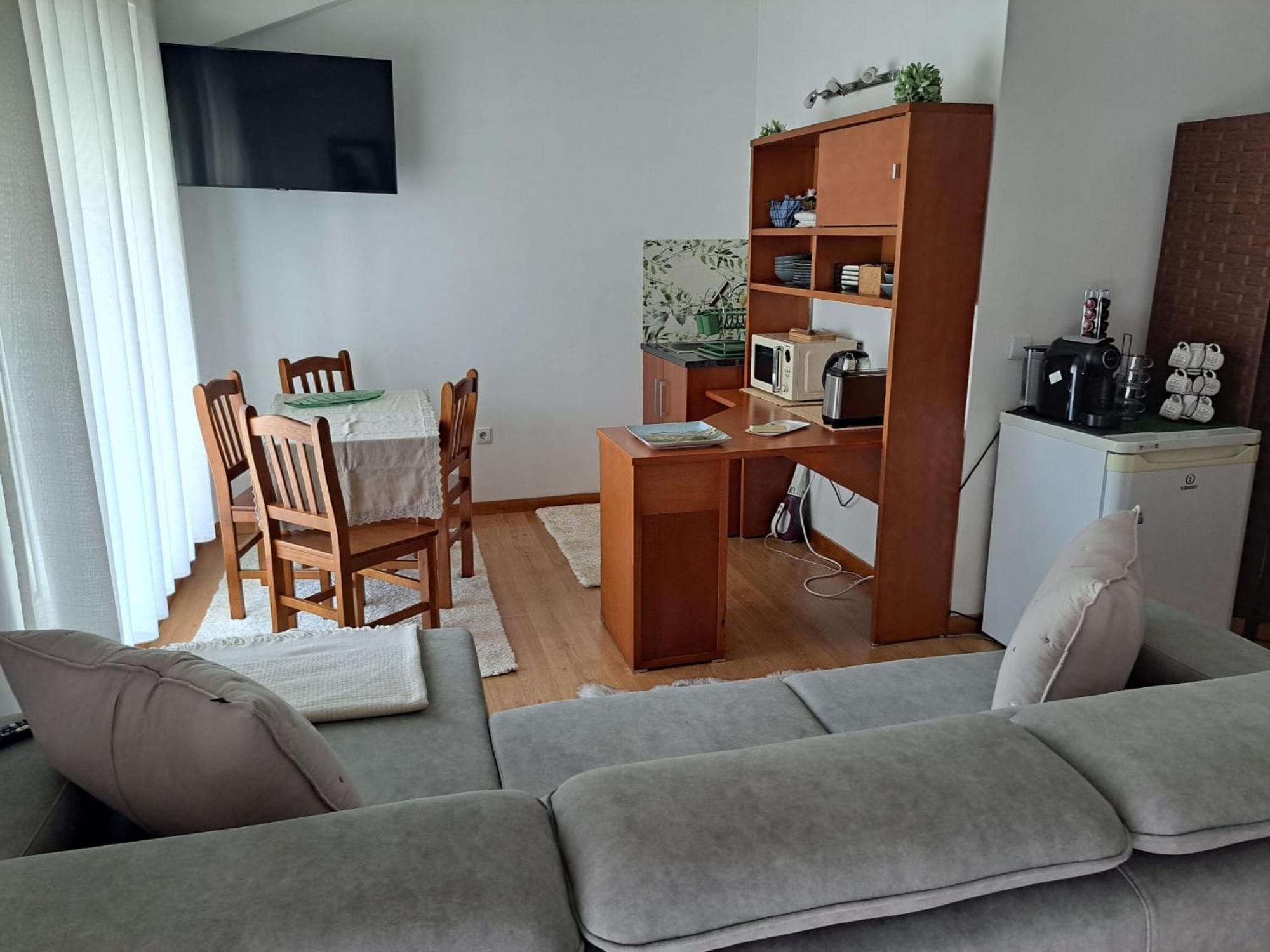 Chez Louise: Onde A Serra Beija O Ceu Homestay *