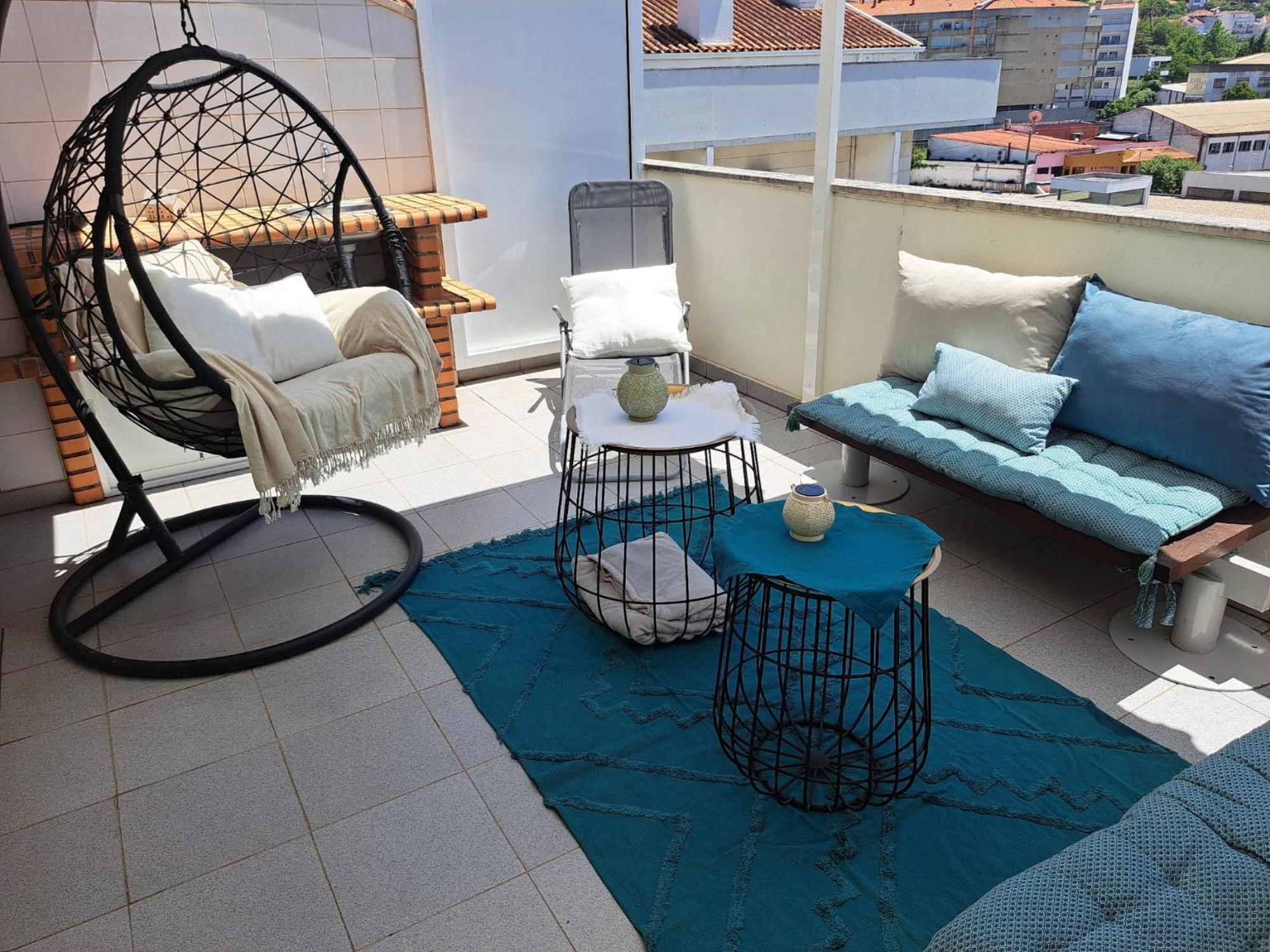 Chez Louise: Onde A Serra Beija O Ceu Homestay Lousa (Central Portugal)