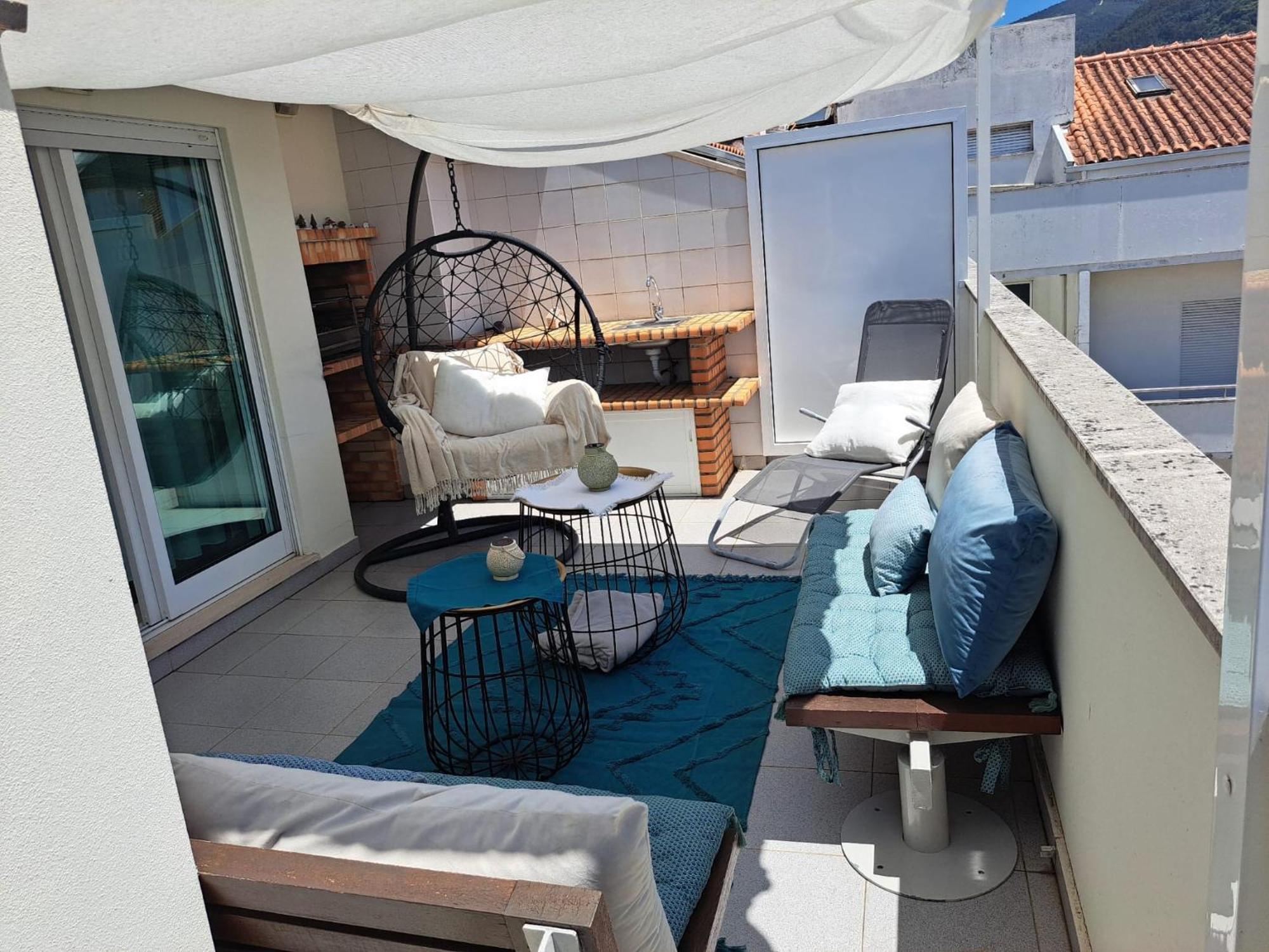 Homestay Chez Louise: Onde A Serra Beija O Ceu Lousa (Central Portugal)
